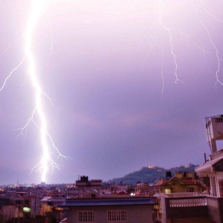 ताप्लेजुङको फुरुम्बु र तेल्लोकमा चट्याङ लागेर ६ जना घाईते,१ को अवस्था गम्भिर