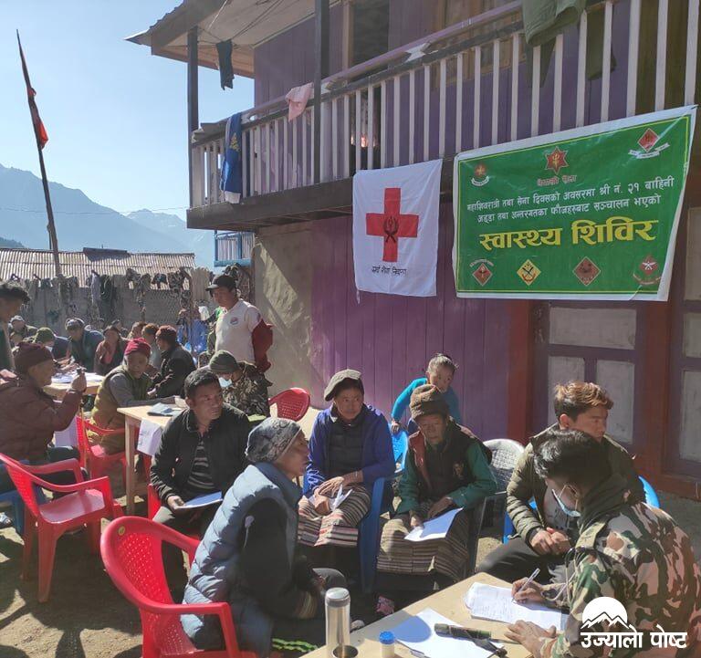 ताप्लेजुङको उत्तरी हिमाली बस्ती ओलाङ्चुङगोलामा सेनाद्धारा स्वास्थ्य शिविर सञ्चालन