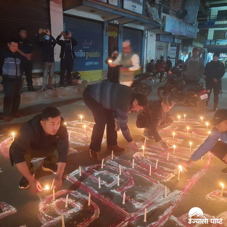 गणतन्त्र दिवसको अवसरमा फुनपाद्धारा वीरेन्द्रचौकमा दीप प्रज्वलन