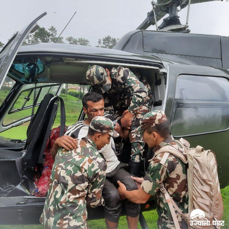 खेवाङ पहिरो ः घाइतेलाइ हेलिकोप्टरबाट उद्धार गरी बिराटनगर पठाइयो,शव जिल्ला अस्पतालको शव गृहमा