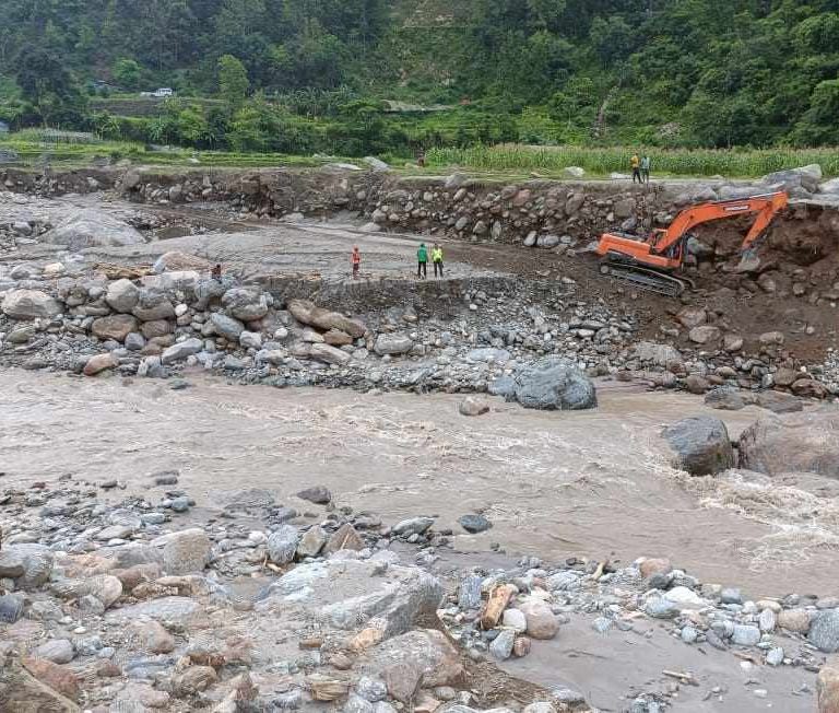 प्राकृतिक बिपद् र बन्द हड्तालले निर्माणका काममा व्यवधान,काममा प्रतिबद्ध रहेको निर्माण कम्पनीको भनाई