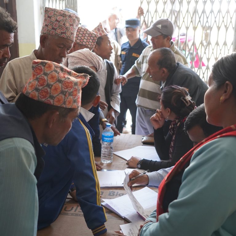 सिरिजङ्गा गाउँपालिकाद्धारा आयोजित एकीकृत घुम्ति शिविरको तेस्रो दिन सिनाममा सेवा बितरण