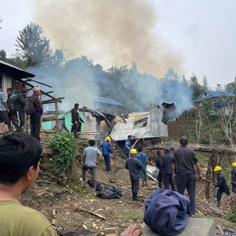 ताप्लेजुङको फुङलिङस्थित गैरीगाउँमा आगलागी,एकघर ध्वस्त हुँदा चौबिस लाख बढीको क्षति