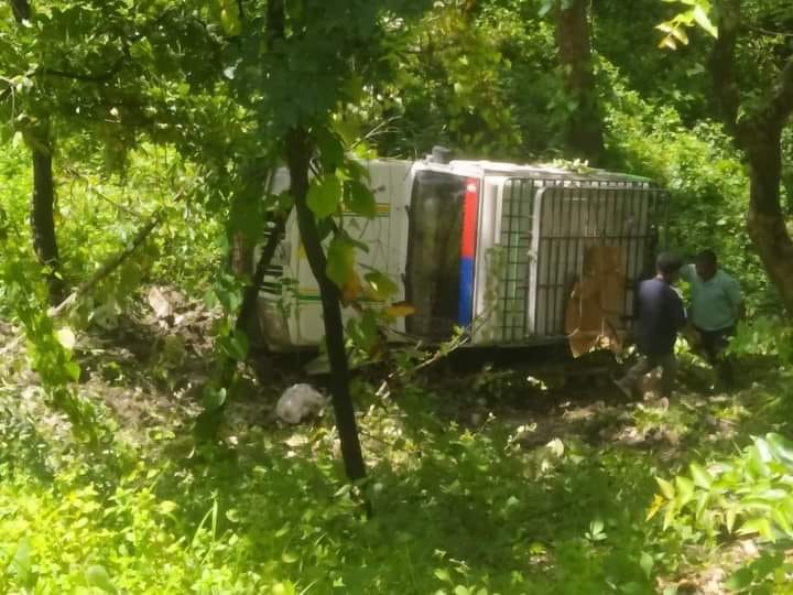 नाल्बु हिंडेको गाडी मेरिङदेनको साक्फारामा दुर्घटना,बिस्तृत बिवरण आउन बाँकी