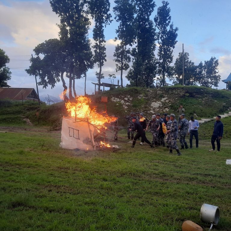 सडक दुर्घटना न्यूनीकरण तथा विपद् पूर्व तयारी र प्रतिकार्य बारे समुदायलाई जानकारी दिन गरियो नमूना अभ्यास