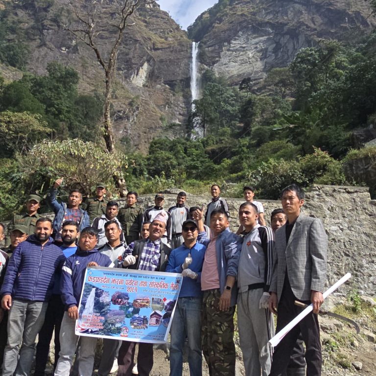 फुङफुङ्गे झरना पर्यटन महोत्सवको पूर्व सन्ध्यामा झरना आसपासमा गरियो सफाई