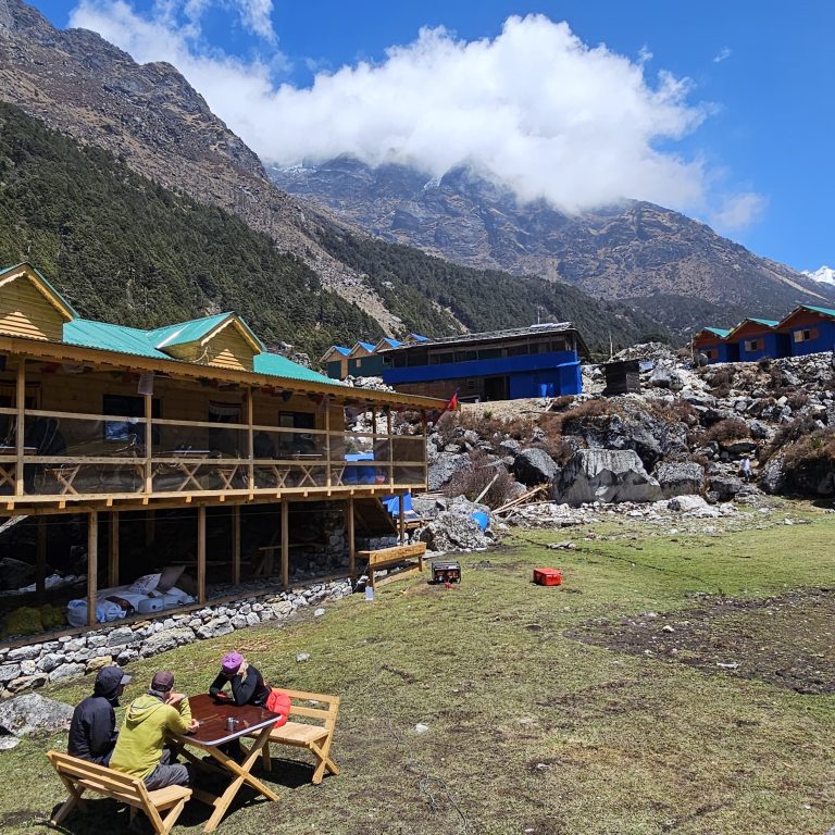 यसबर्ष कञ्चनजंघा हिमाल आरोहण अनुमति लिनेको संख्या उत्साहजनक,पछिल्लो डेढ महिनामा ४१ ले लिए अनुमति
