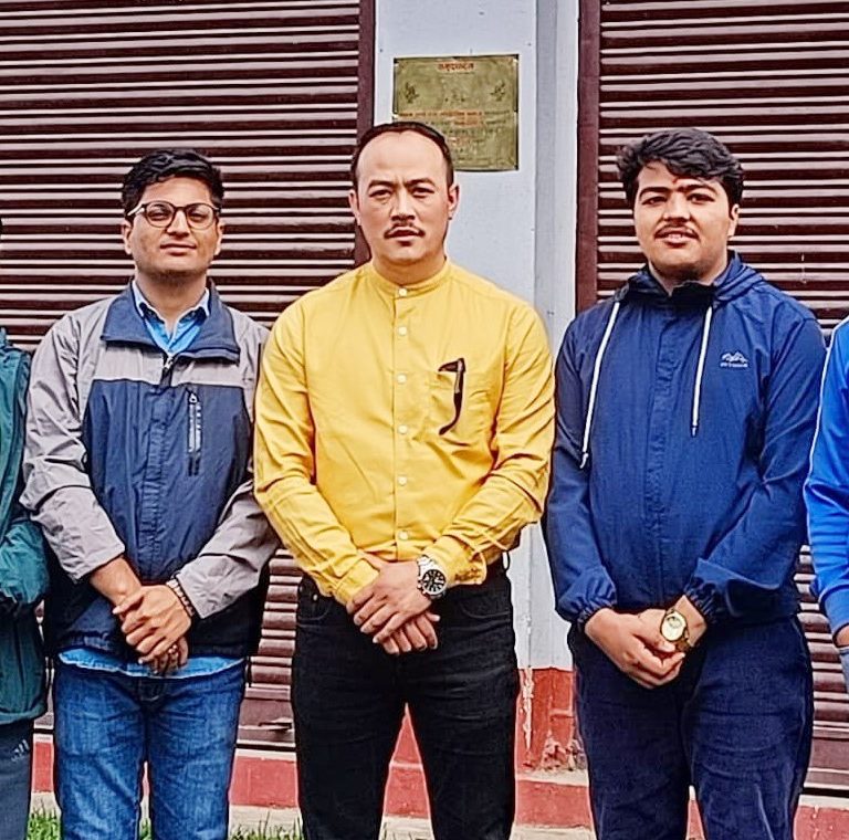 निर्माणाधीन प्रसारण लाइन आयोजनाको निरीक्षण