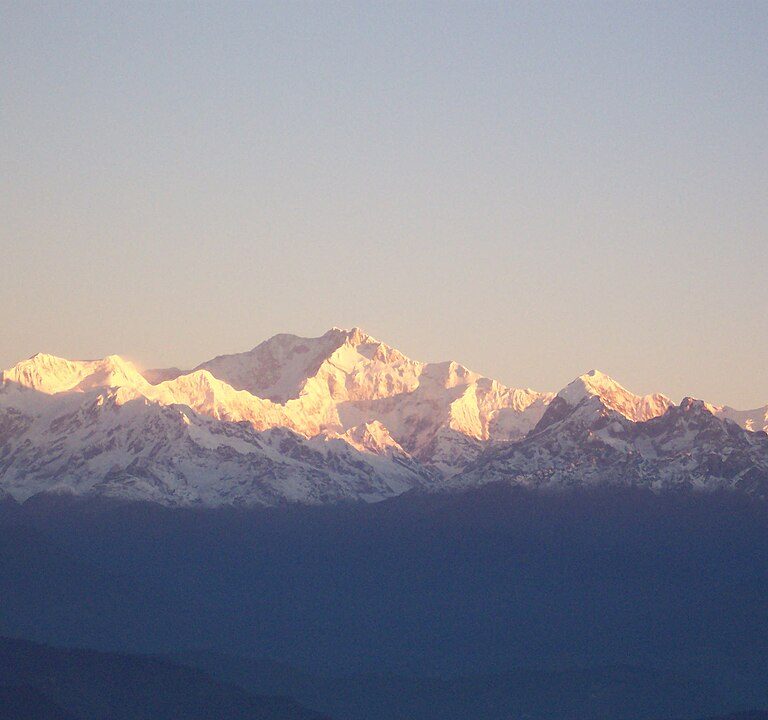 ५ नेपाली र ५ विदेशी सहित १० जनाद्धारा कञ्चनजंघा हिमालको सफल आरोहण,७० जनाद्धारा अनुमति
