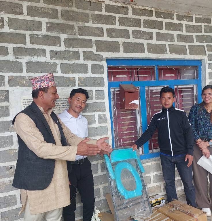 मिक्वाखोलाद्धारा अपाङ्गता भएका व्यक्तिलाई सहयाता सामाग्री प्रदान गर्न सुरु