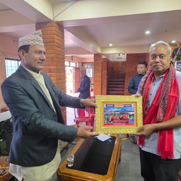 भारतीय राजदूतद्धारा मिक्वाखोला गाउँपालिकाका जनप्रतिनिधि र सरोकारवालासंग छलफल