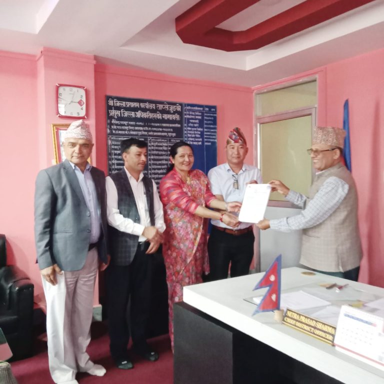 नेकपा एस ताप्लेजुङद्धारा पूर्वाधार देखि स्वास्थ्य र विद्युतसम्मका ६ पत्ते मागपत्र प्रजिअमार्फत सरकार समक्ष पेश