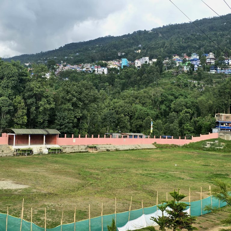 ताप्लेजुङ गोल्डकपको तयारी तीव्रःखेल मैदानमा दुबो रोप्न करिव पन्ध्रसय स्वयंसेवीको सहयोग