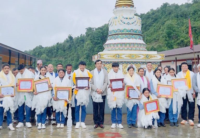 एसइई उत्तीर्ण विद्यार्थीलाई सम्मान साथै बधाई ज्ञापन