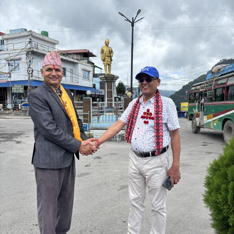 प्रजिअ सेढाईँ आइपुग्दै,शर्मा र सेढाईँको भेडेटारमा भेट