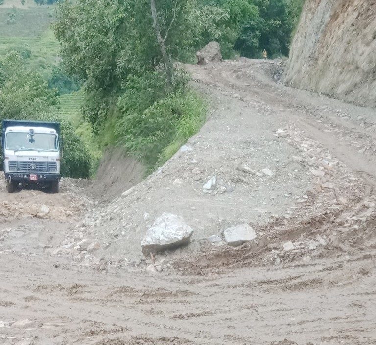 सडक मर्मतपछि यातायात सञ्चालनमा सहजता