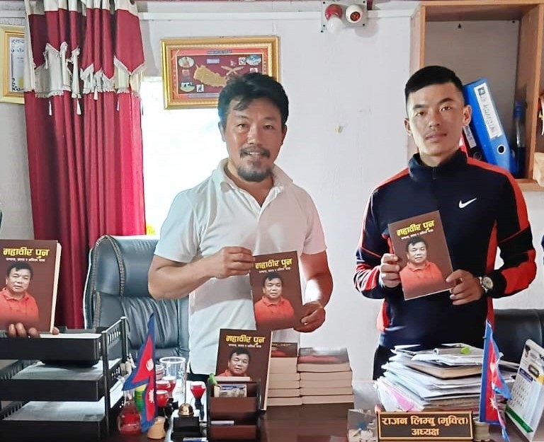 फक्ताङ्लुङका विद्यालयलाई महावीरको पुस्तक उपलब्ध