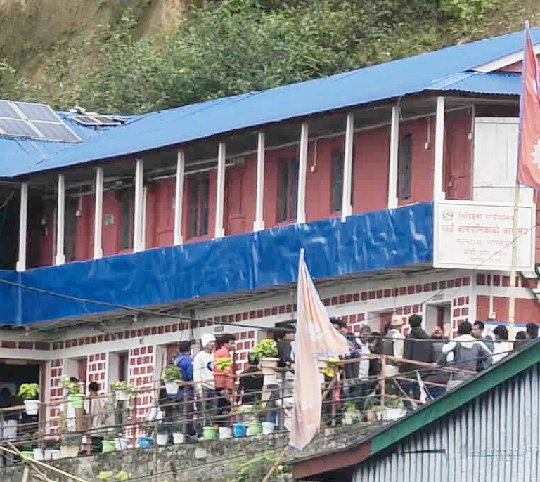 सिदिङ्वा गाउँपालिका कार्यालय तोडफोड