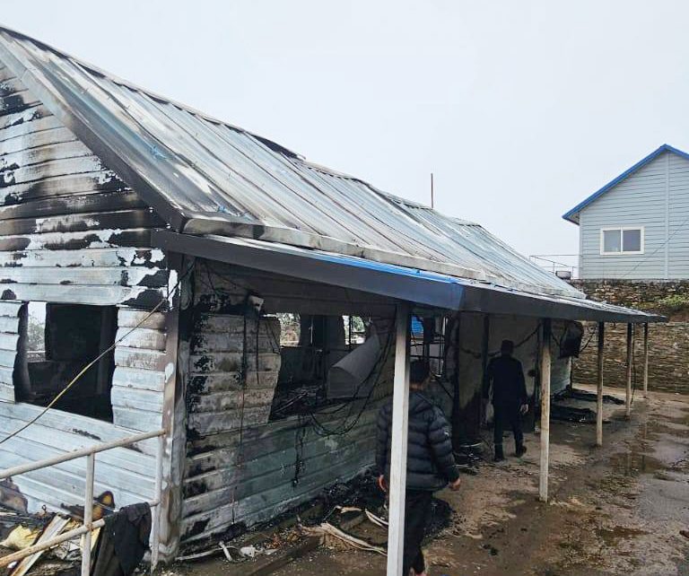 पाथीभराको ‘हेल्थ डेस्क’ भवनमा आगजनी