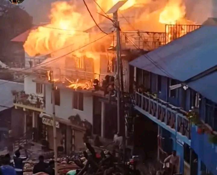 साब्लाखु भञ्ज्याङ बजारमा आगलागी