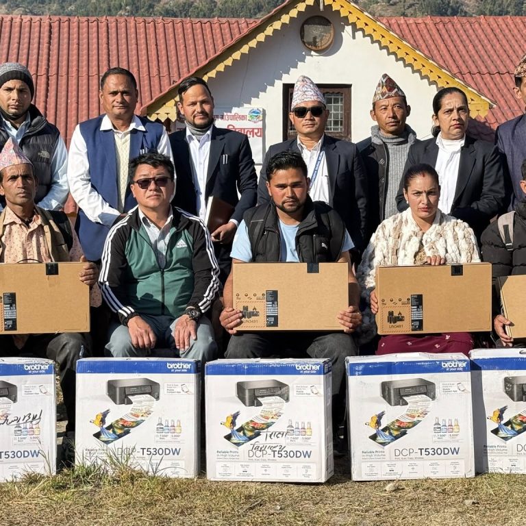 सिरिजङ्गाका १३ बिद्यालयले पाए ल्यापटप तथा प्रिन्टर