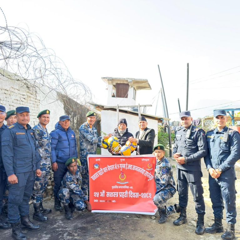 स्थापना दिवसमा सशस्त्र प्रहरीको कञ्चनजंघा गुल्मद्धारा कैदीबन्दीका लागि खेलकुद सामग्री हस्तान्तरण