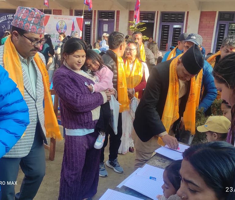 अक्षराम्भ गरेका ३५ बिद्यार्थीलाई लिटलबुद्धले गरिदियो बर्षदिनको शुल्क मिनाह