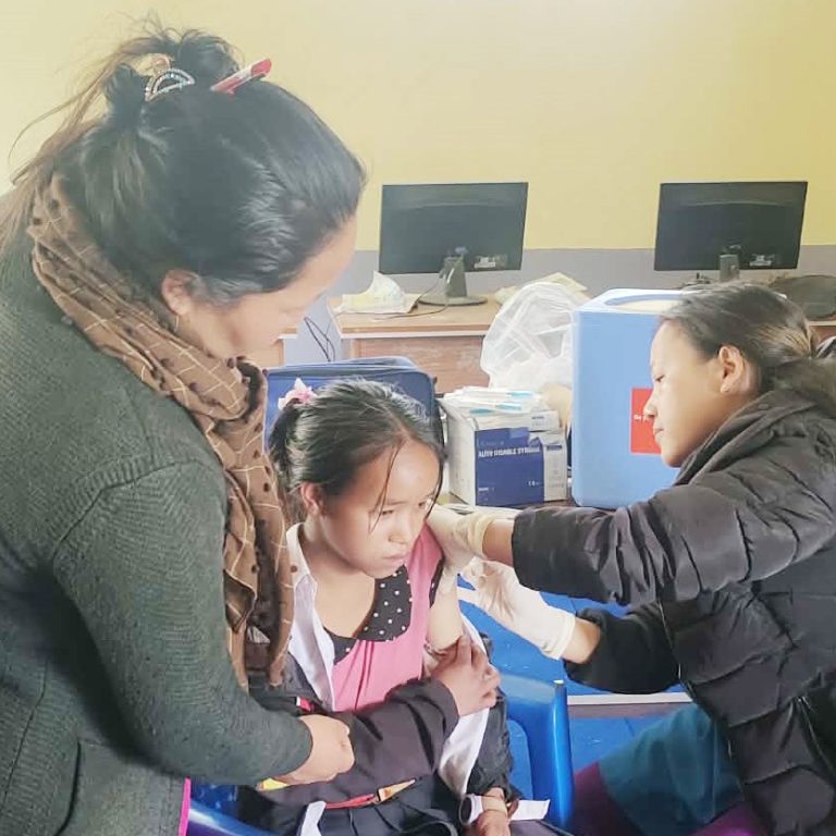 ताप्लेजुङमा एचपिभी खोप लगाउन सुरु