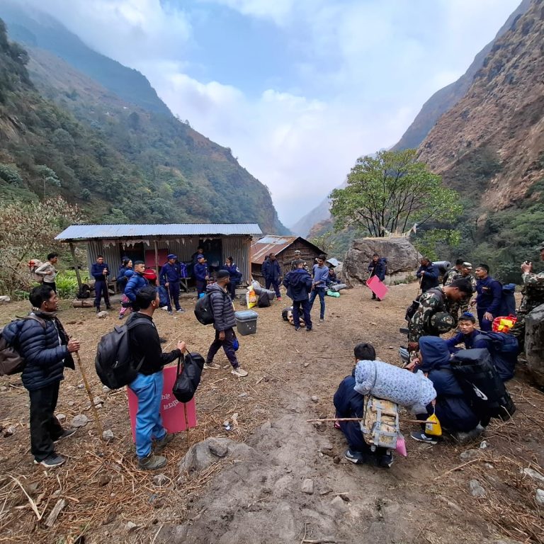 ताप्लेजुङका दुई हिमाली बस्तिका मतदान केन्द्रमा शनिवारै टोली पुग्ने,दुईमा आइतवार साँझसम्म मात्र