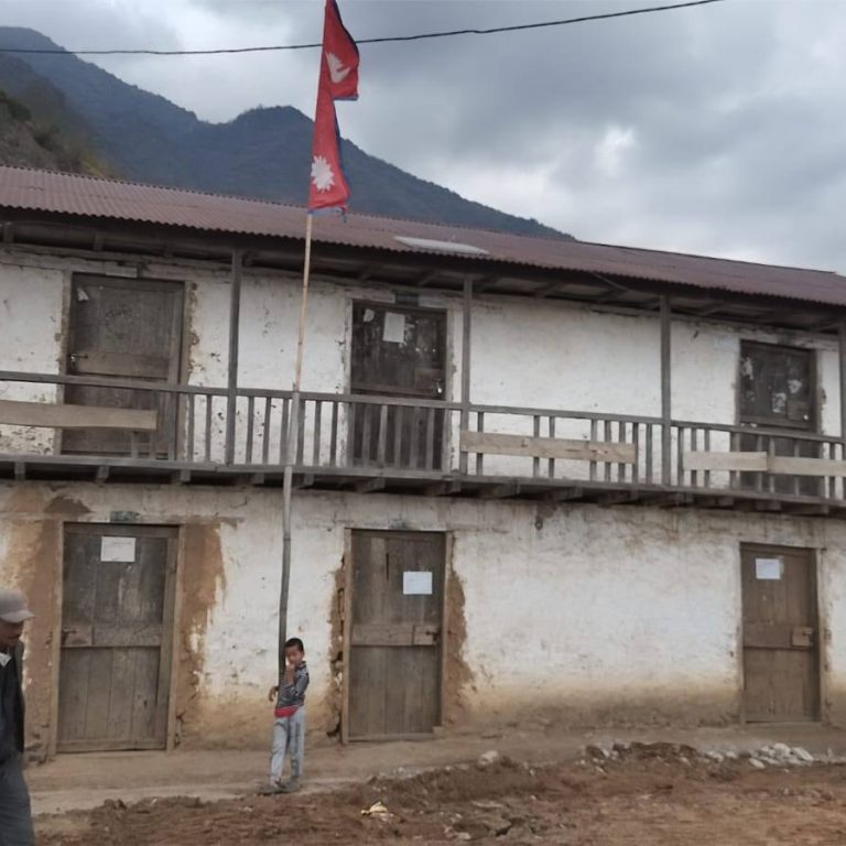 शपथ लगत्तै सांसद थेबेको घोषणा : आफ्नो पहिलो महिनाको पारिश्रमिक आगेपा आविलाई