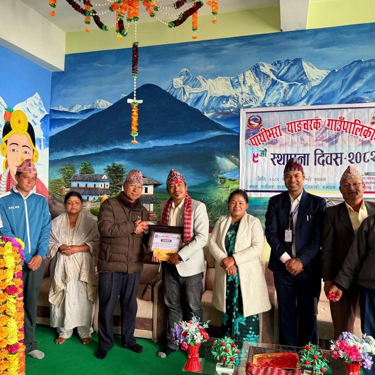 पत्रकार पन्दाक सहित उत्कृष्ट कर्मचारी र कृषक पुरस्कृत