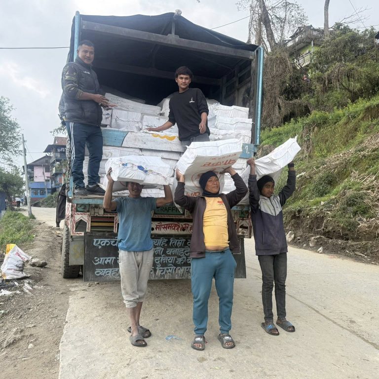 सामुदायिक बिद्यालयको कक्षा १–५ पाठ्यपुस्तक ताप्लेजुङ आइपुग्यो,बिक्री सुरु