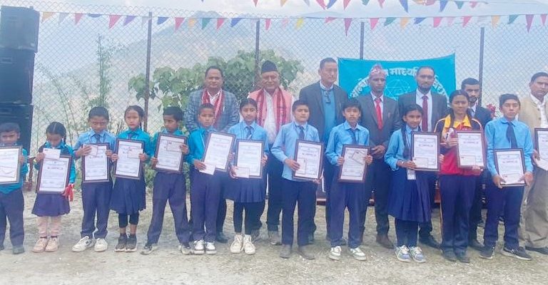 आम्बेगुदिन माविको वार्षिक उत्सवमा विद्यार्थी, शिक्षक र अभिभावक सम्मानित