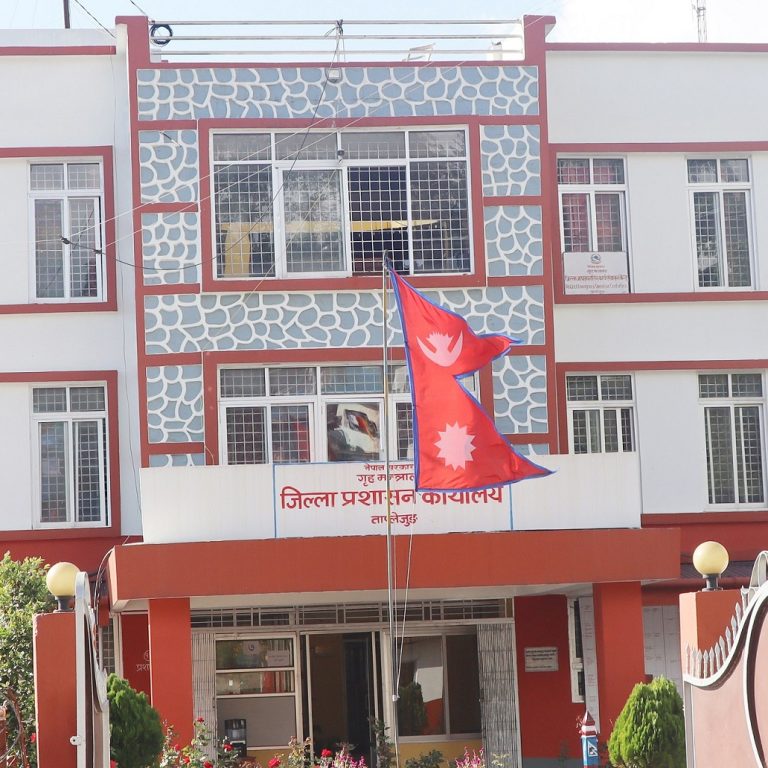 कार्यालय बिहान ९ बजे खुले, सेवाग्राही आएनन्