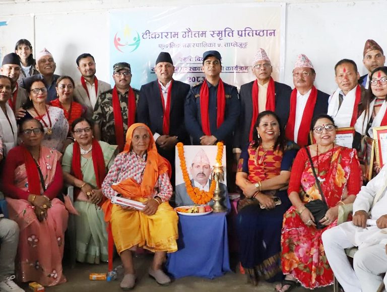 टीकाराम गौतम स्मृति प्रतिष्ठानद्वारा पुरस्कार वितरण