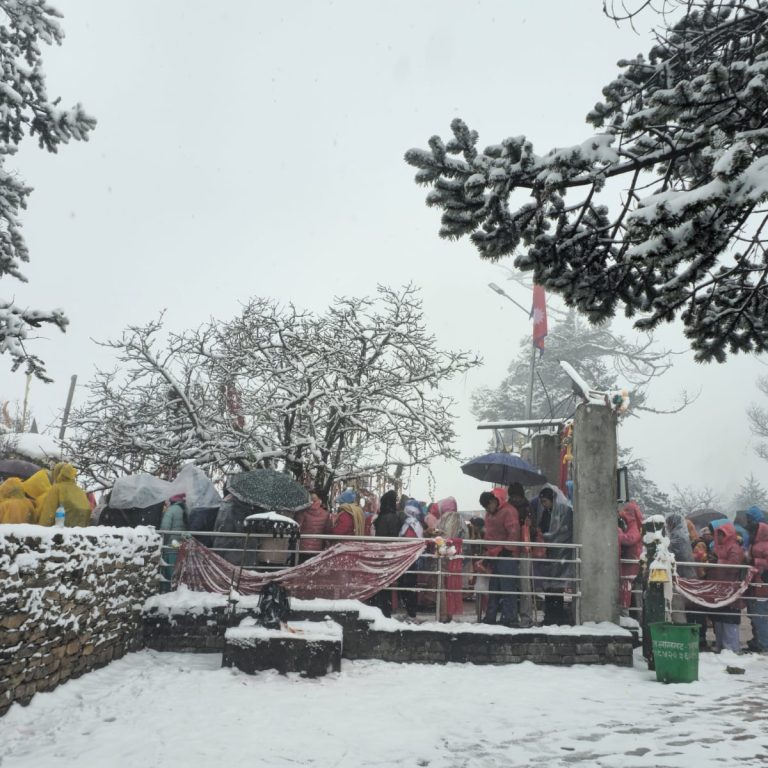 पाथीभरा क्षेत्रमा रोकिएन हिमपात,बर्षा समेत जारी