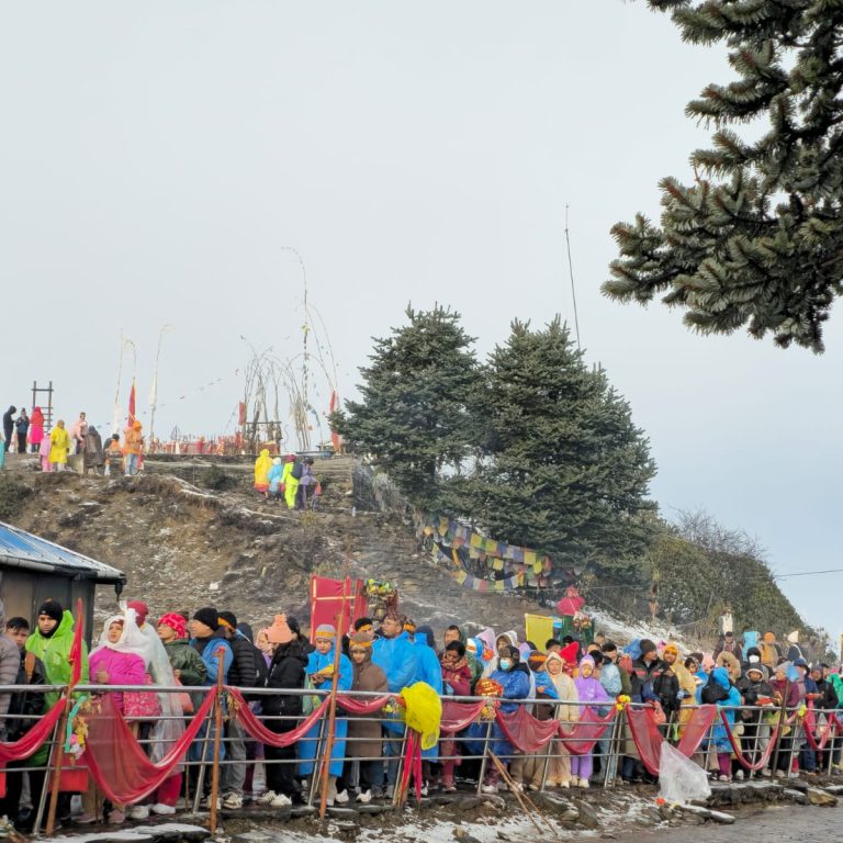 नयाँ बर्षको पहिलो दिन पाथीभरामा दर्शनार्थीको भीड,१० महिनामा आए १ लाख ८० हजार दर्शनार्थी,झण्डै ३ करोड भेटी