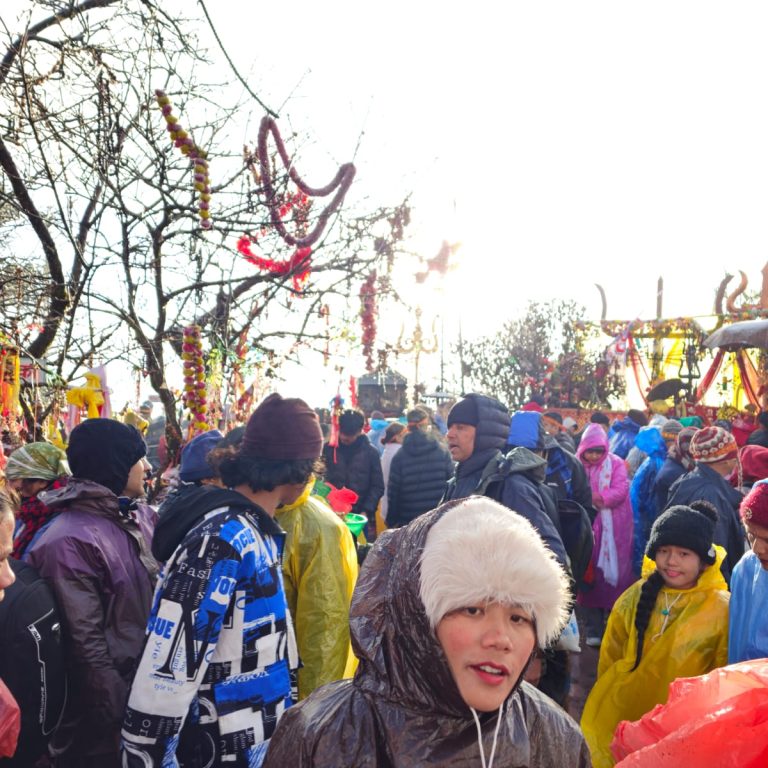 पाथीभरामा एकैदिन पुगे ७ हजार बढी भक्तजन