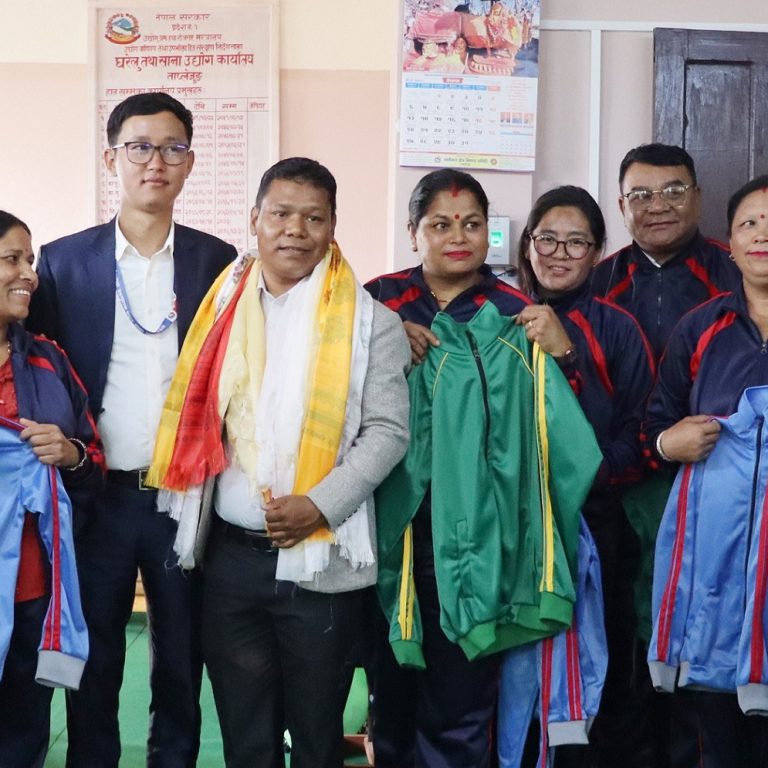 ताप्लेजुङमा महिलालाई ट्रयाकसुट सिलाउने तालिम प्रदान