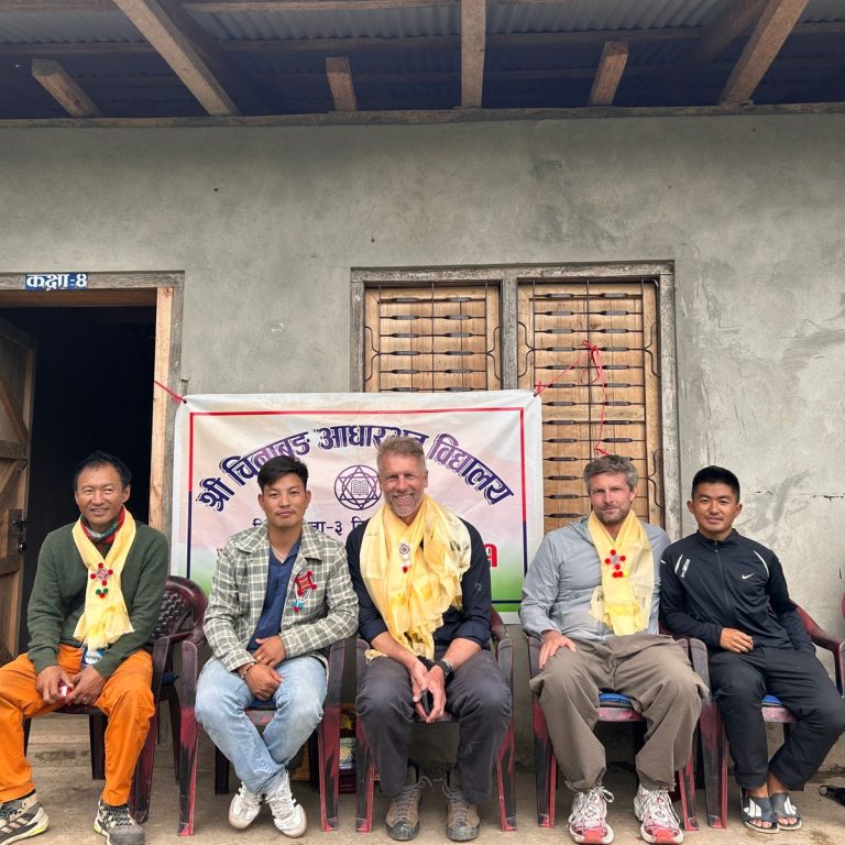 शिक्षासेवी शेर्पा बिद्यालयबाट सम्मानित