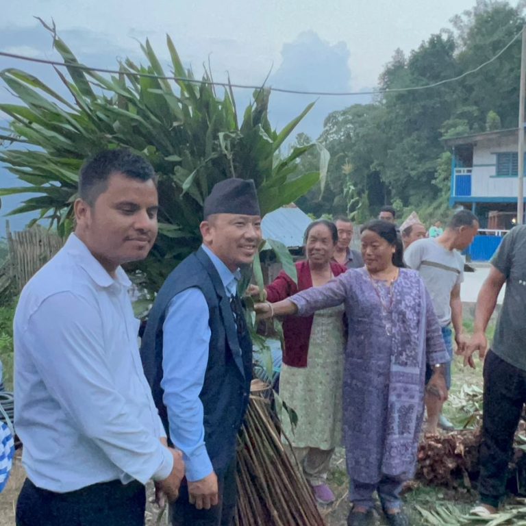 ५० प्रतिशत अनुदानमा आठराई त्रिबेणीद्धारा ३४ लाख मूल्य बराबरको अलैंचीका बिरुवा र सिचाँई सामग्री प्रदान