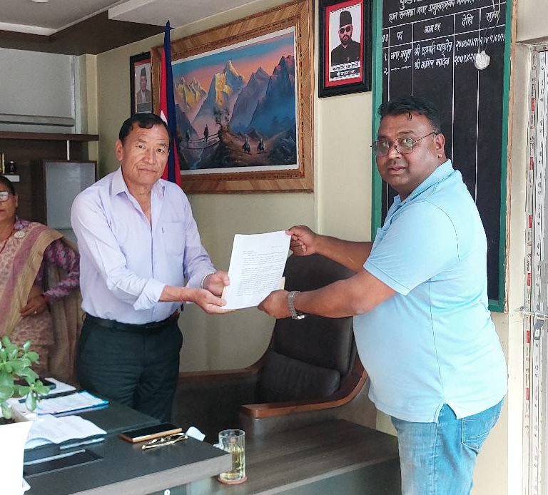 वैकल्पिक मार्गमार्फत मेची राजमार्गको सडक सीमा समस्या समाधान गर्न स्थानीयद्धारा सरकारको ध्यानाकर्षण