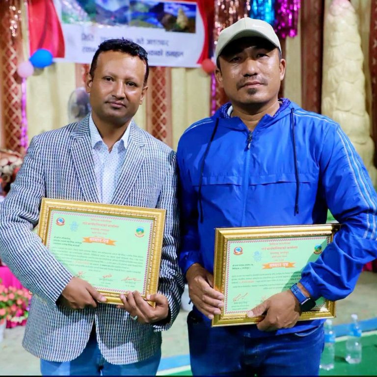 प्रकाशक पन्दाक र सम्पादक अधिकारी पुरस्कृत