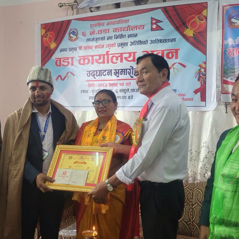 फुनपा वडा नं ६ को भवन उद्घाटन,सार्वजनिक सुनुवाईसंगै जग्गादाता र उत्कृष्ट कर्मचारी सम्मानित