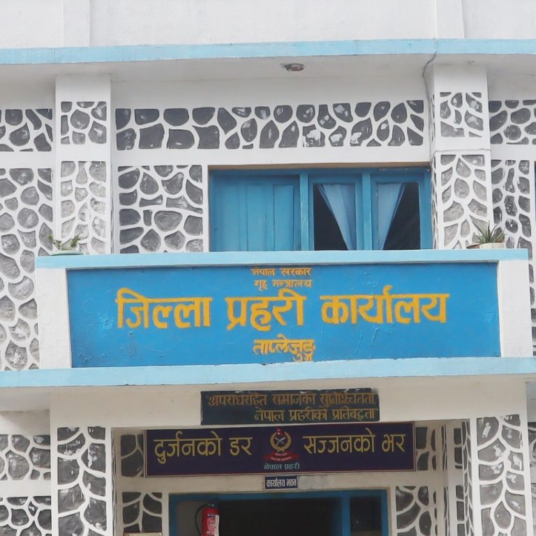 काउन्टर तोडफोड गरी चोरी गरेको आरोपमा पक्राउ