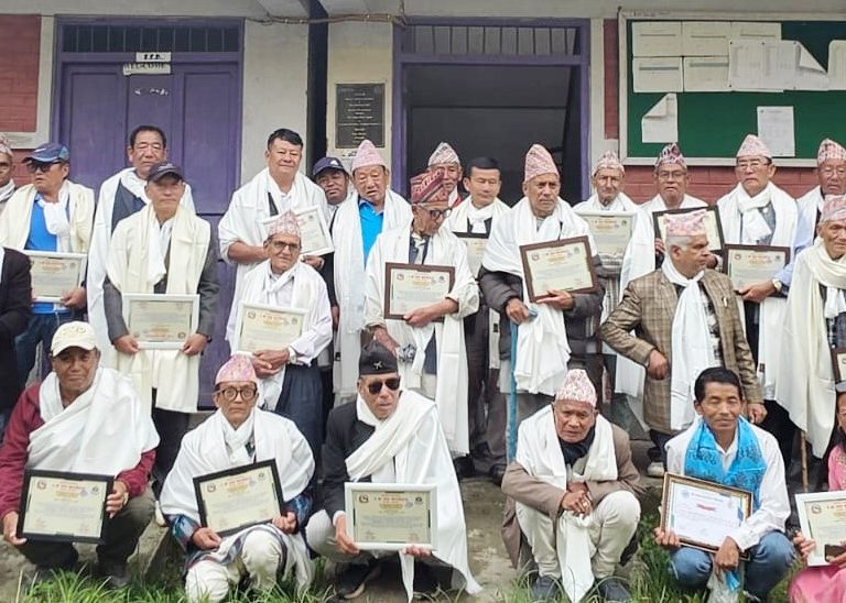 जनता माविका २७ जना सेवानिवृत पूर्वशिक्षकलाई सम्मान