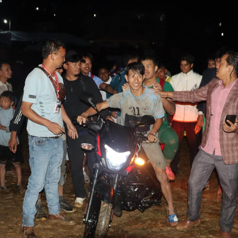 उपाधि जित्न नसकेको फिदिमका अनुकेश चौथो ताप्लेजुङ गोल्डकपका सर्बोत्कृष्ट खेलाडी,पाए मोटरसाइकल उपहार