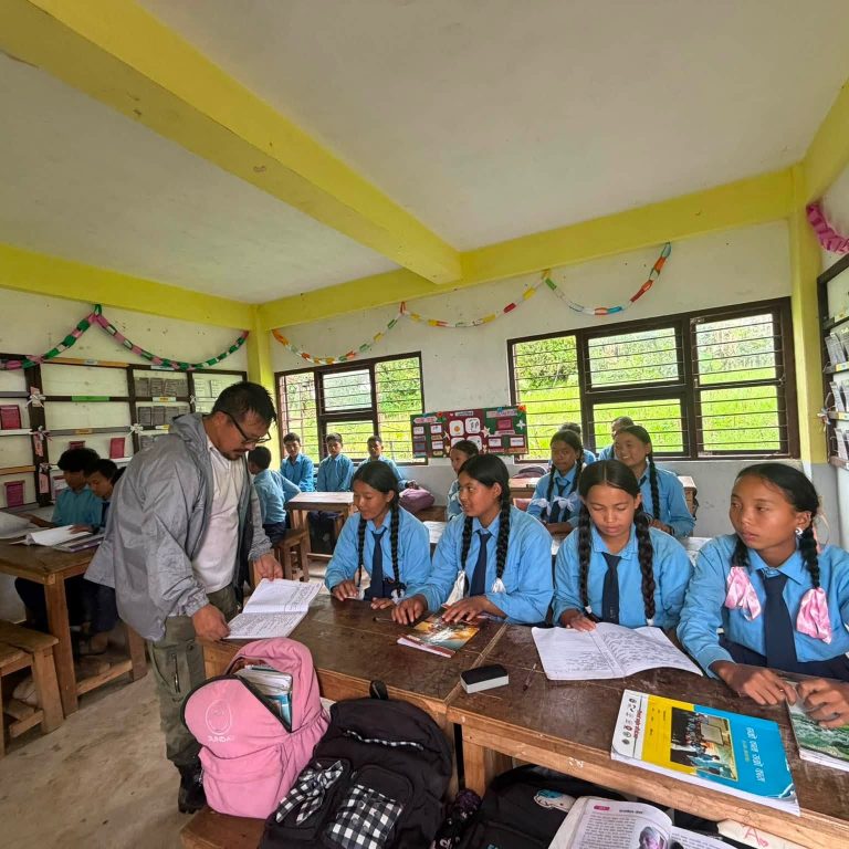सार्वजनिक शिक्षा सुधारको अभियानमा फक्ताङलुङ,पढाई र सिकाईको अवस्था अनुगमनमा पालिका अध्यक्ष नै अग्रसर