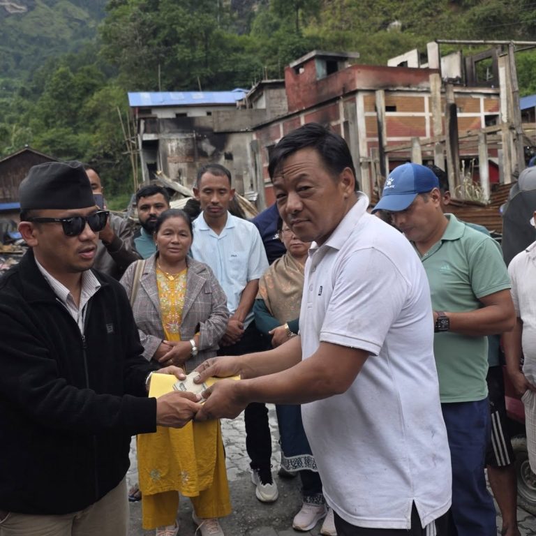 दोभानका अग्नि पीडितलाई राहत रकम जुट्दै