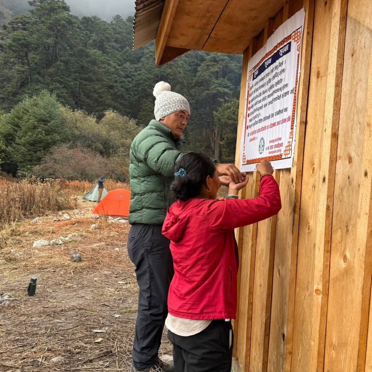 गोला–याङ्मा यात्रालाई सहज बनाउन ढासापारमा बन्यो आश्रयस्थल,भाडावर्तन र म्याट सहितका सामग्री समेत राखिए